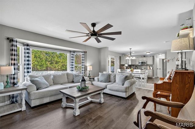 9628 Persimmon Point Drive, Hillsboro, MO 63050