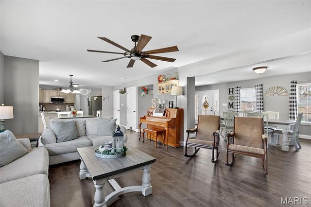 9628 Persimmon Point Drive, Hillsboro, MO 63050