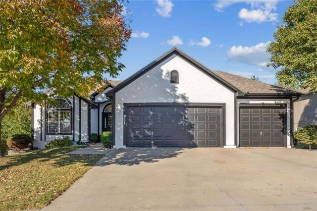 2301 NE Colonnade Avenue, Blue Springs, MO 64029