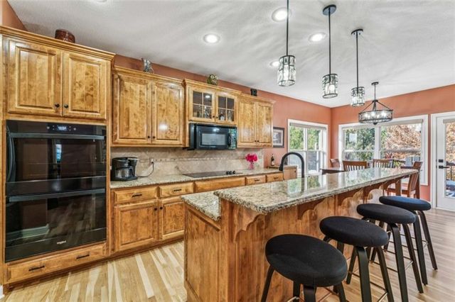 2301 NE Colonnade Avenue, Blue Springs, MO 64029