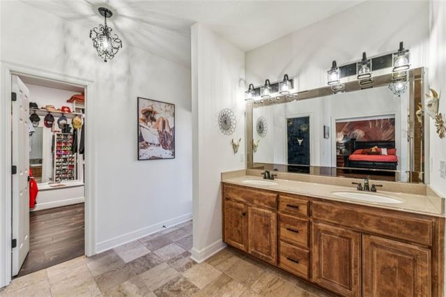 2301 NE Colonnade Avenue, Blue Springs, MO 64029