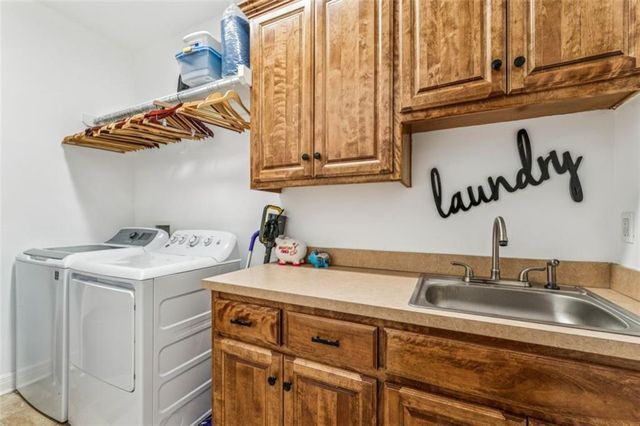 2301 NE Colonnade Avenue, Blue Springs, MO 64029