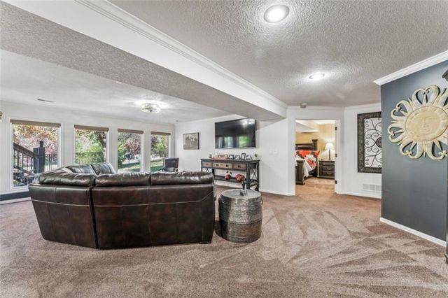 2301 NE Colonnade Avenue, Blue Springs, MO 64029