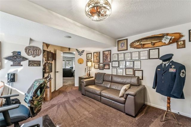 2301 NE Colonnade Avenue, Blue Springs, MO 64029