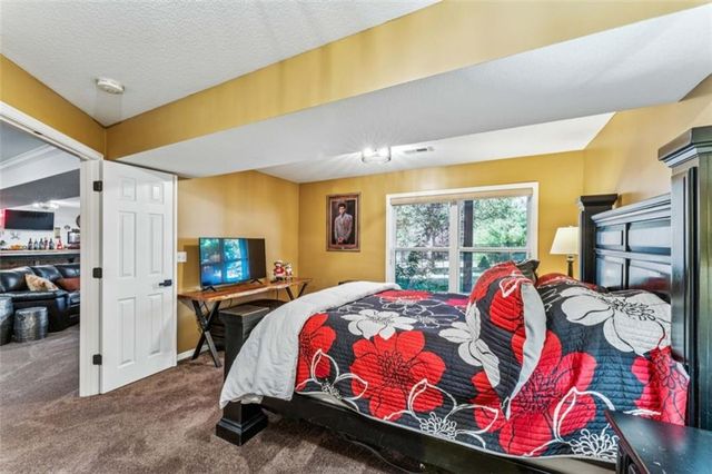 2301 NE Colonnade Avenue, Blue Springs, MO 64029