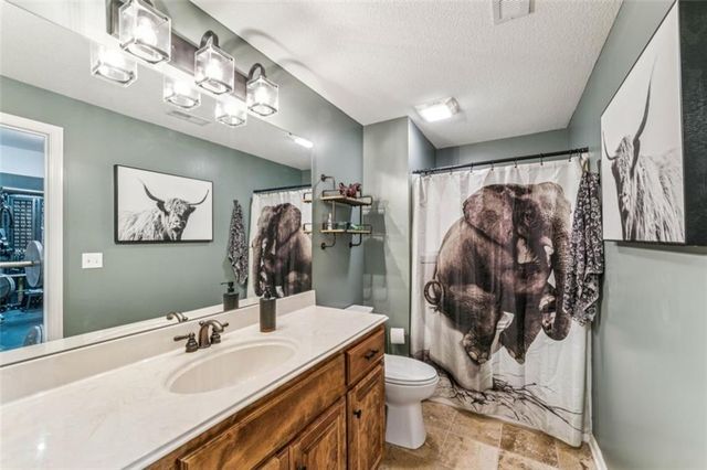 2301 NE Colonnade Avenue, Blue Springs, MO 64029