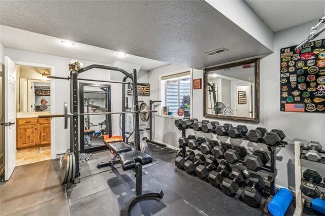 2301 NE Colonnade Avenue, Blue Springs, MO 64029