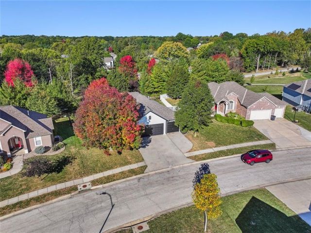 2301 NE Colonnade Avenue, Blue Springs, MO 64029