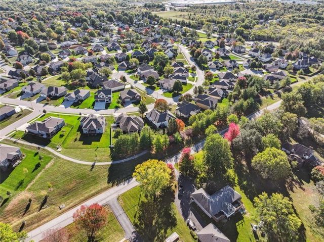 2301 NE Colonnade Avenue, Blue Springs, MO 64029