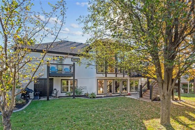 2301 NE Colonnade Avenue, Blue Springs, MO 64029