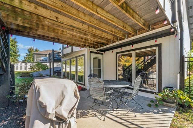 2301 NE Colonnade Avenue, Blue Springs, MO 64029