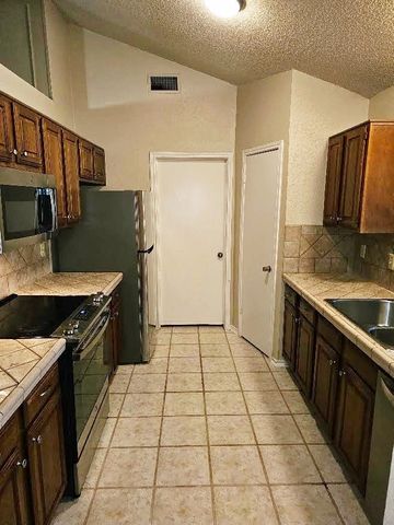 827 Meandering Way, Mesquite, TX 75150