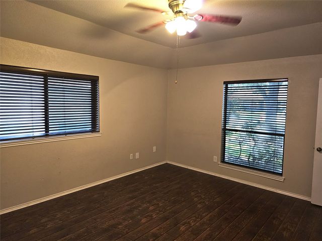 827 Meandering Way, Mesquite, TX 75150