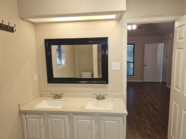 827 Meandering Way, Mesquite, TX 75150