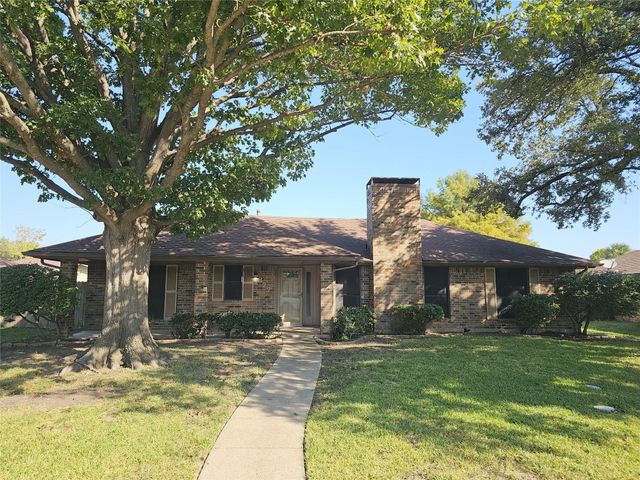 827 Meandering Way, Mesquite, TX 75150
