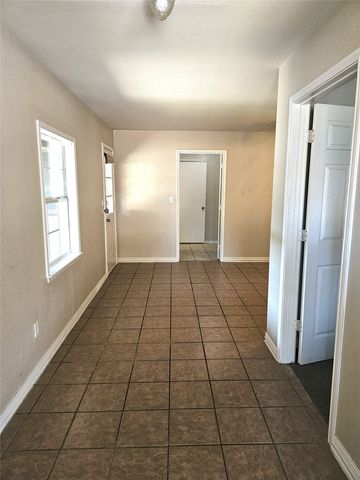 827 Meandering Way, Mesquite, TX 75150