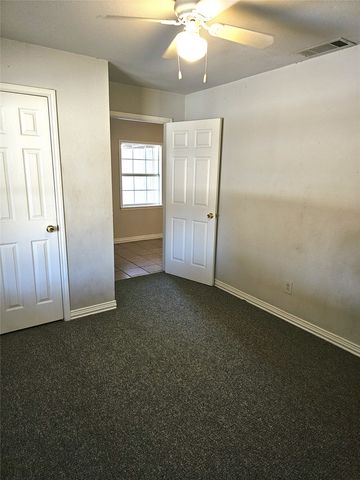 827 Meandering Way, Mesquite, TX 75150