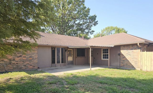 827 Meandering Way, Mesquite, TX 75150