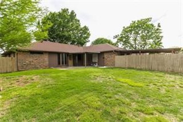 827 Meandering Way, Mesquite, TX 75150