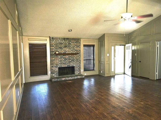 827 Meandering Way, Mesquite, TX 75150