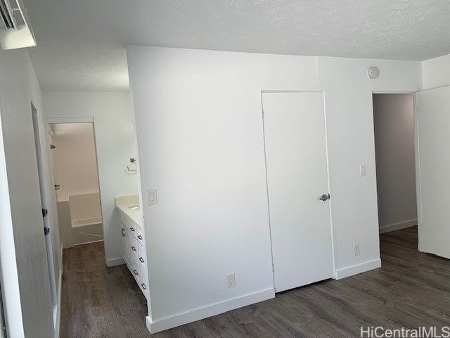 950 Kolokolo Place, Honolulu, HI 96825