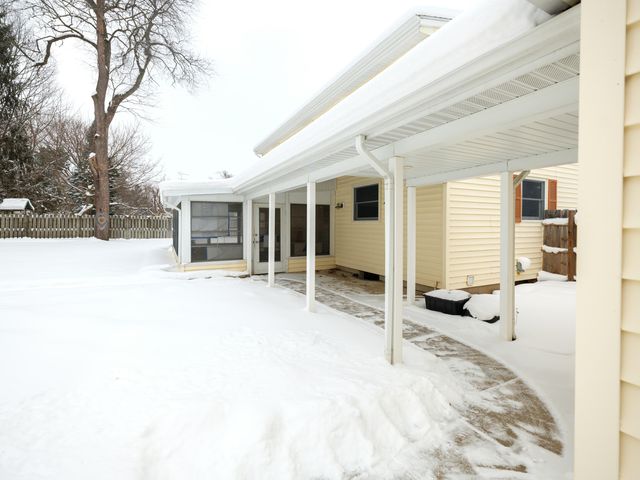 2716 Lomond Drive, Kalamazoo, MI 49008