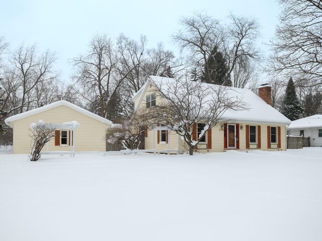 2716 Lomond Drive, Kalamazoo, MI 49008