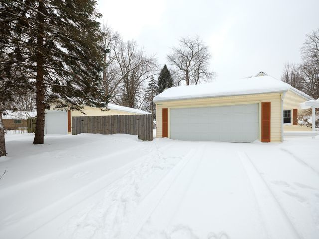 2716 Lomond Drive, Kalamazoo, MI 49008