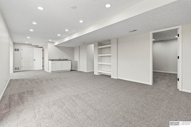 10315 Nebraska Avenue, Omaha, NE 68134