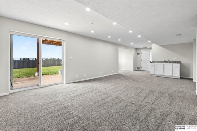 10315 Nebraska Avenue, Omaha, NE 68134