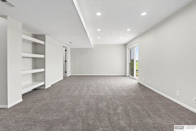 10315 Nebraska Avenue, Omaha, NE 68134