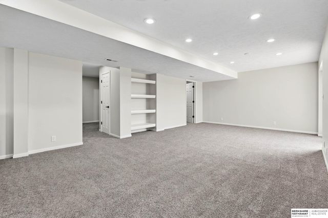 10315 Nebraska Avenue, Omaha, NE 68134