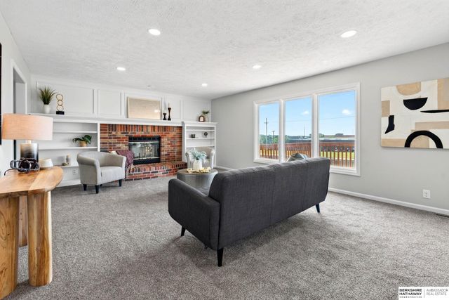 10315 Nebraska Avenue, Omaha, NE 68134