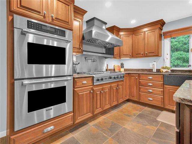 5 Colony Drive, Johnston, RI 02919