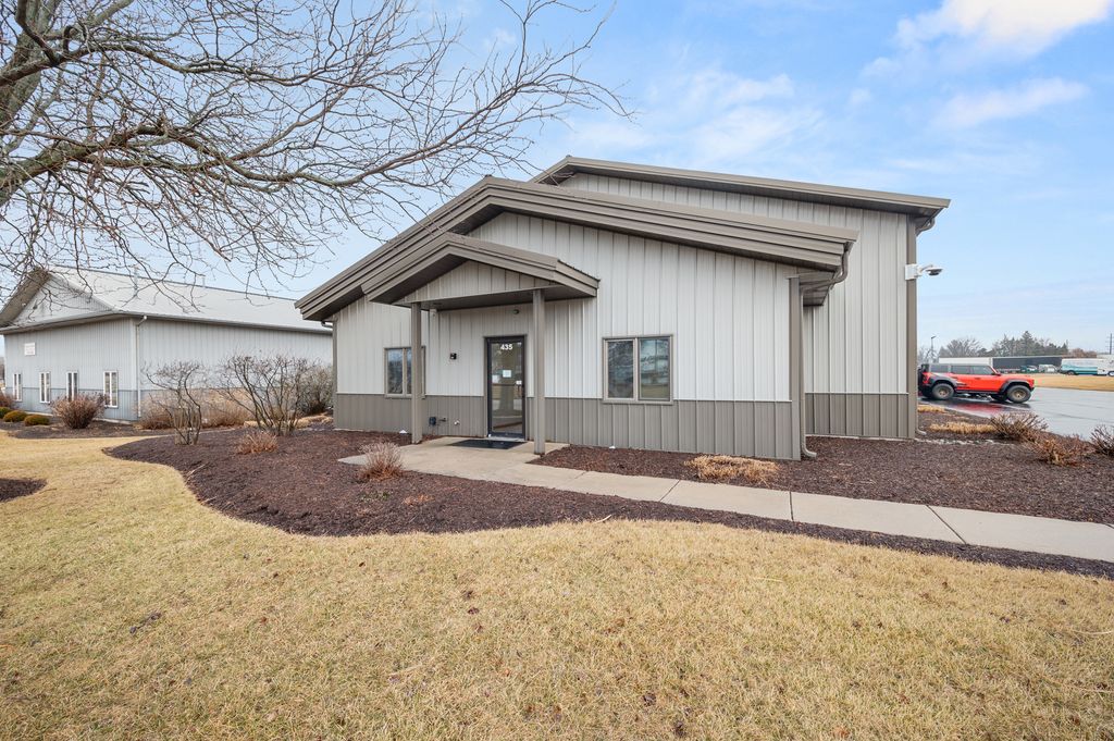435 Borden Avenue, Sycamore, IL 60178