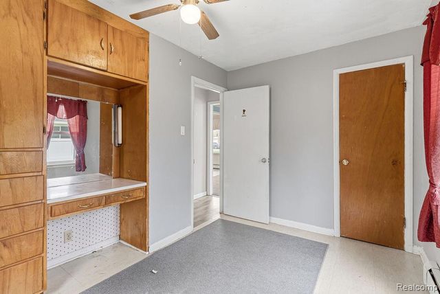 5101 Kendall Drive, Burton, MI 48509