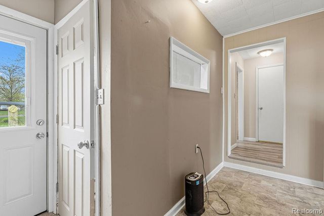 5101 Kendall Drive, Burton, MI 48509