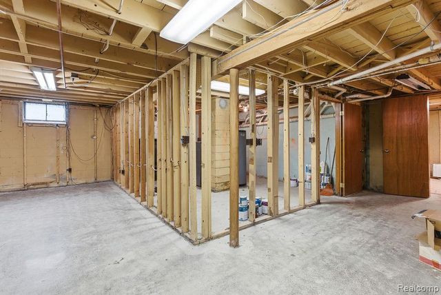 5101 Kendall Drive, Burton, MI 48509