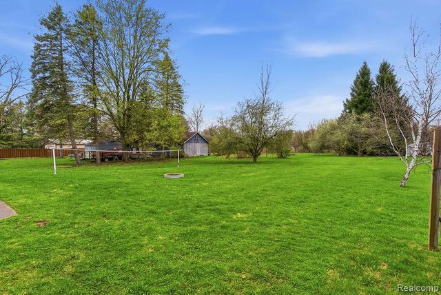 5101 Kendall Drive, Burton, MI 48509