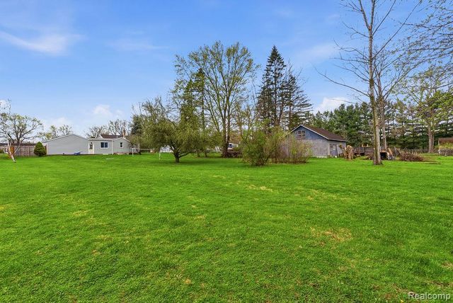 5101 Kendall Drive, Burton, MI 48509