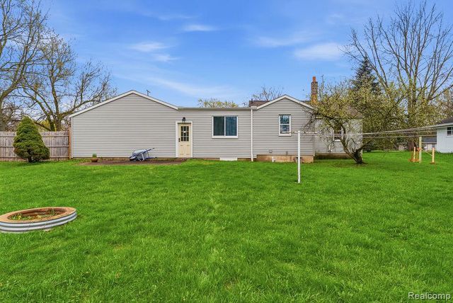 5101 Kendall Drive, Burton, MI 48509