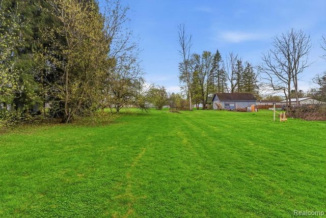 5101 Kendall Drive, Burton, MI 48509