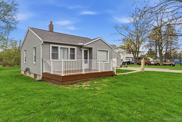 5101 Kendall Drive, Burton, MI 48509