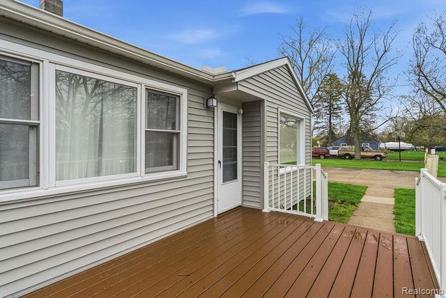 5101 Kendall Drive, Burton, MI 48509