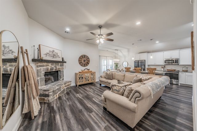 141 Maverick Lane, Pilot Point, TX 76258