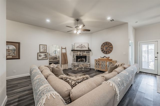 141 Maverick Lane, Pilot Point, TX 76258