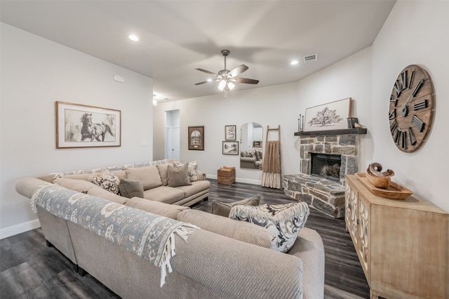 141 Maverick Lane, Pilot Point, TX 76258