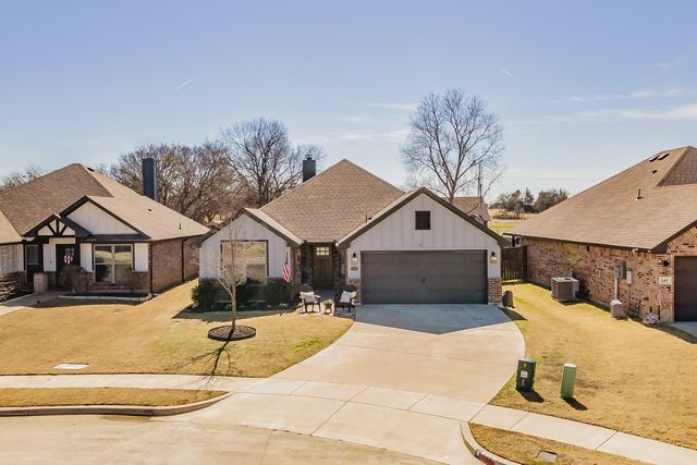 141 Maverick Lane, Pilot Point, TX 76258