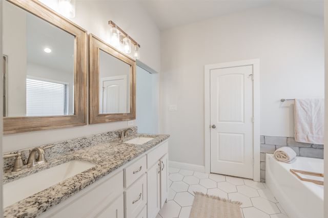 141 Maverick Lane, Pilot Point, TX 76258