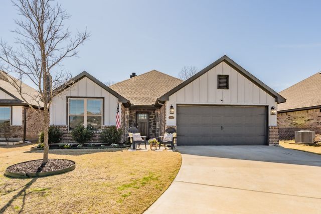 141 Maverick Lane, Pilot Point, TX 76258